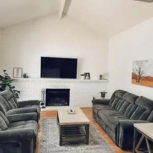 Delightful 4br Nr Downtown W Fireplace Holiday home Reno